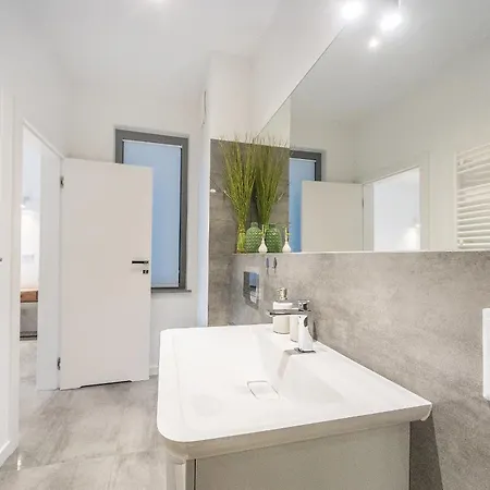 Deluxe On Granary Island With Parking - Granaria I & By Renters 아파트 *